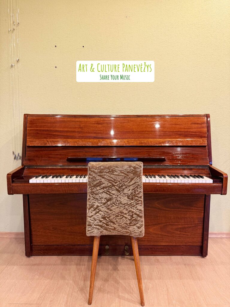 Piano – Artihost